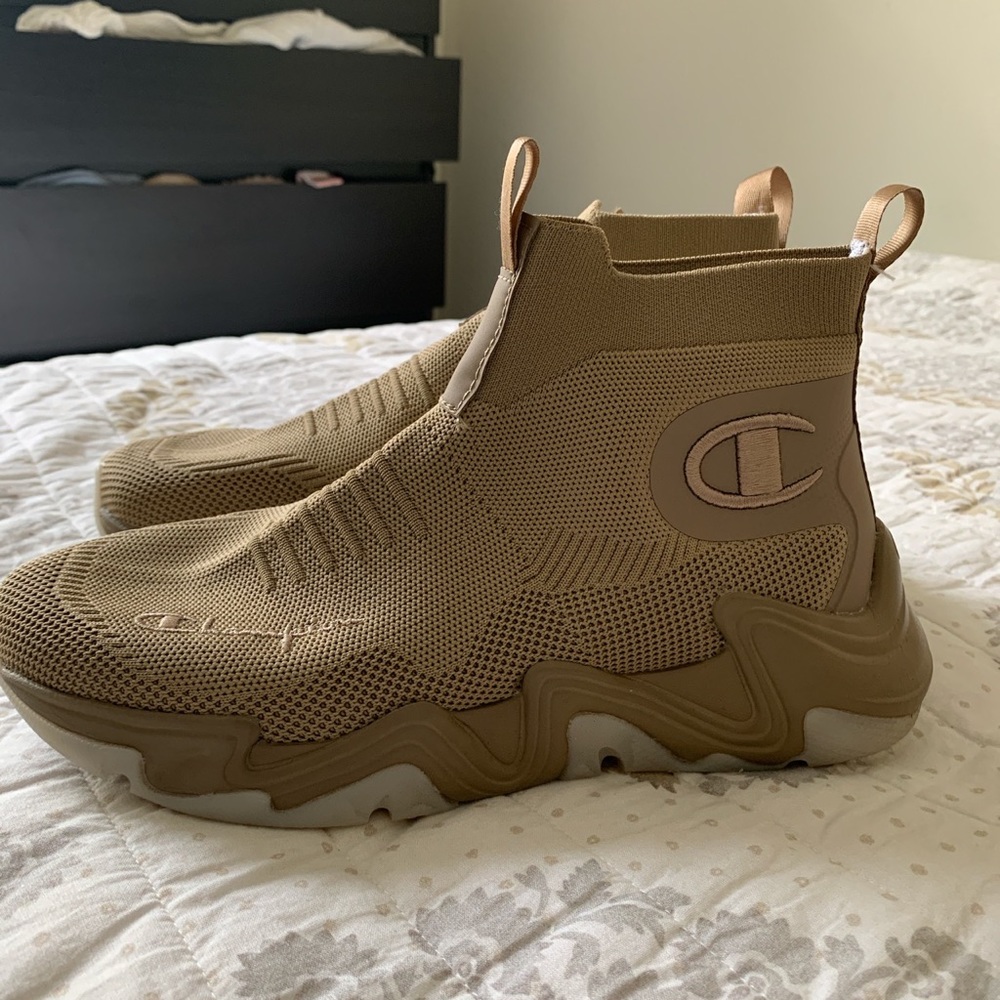 Champion Women's Sneakers - Size 9 - Trendy and Comfortable